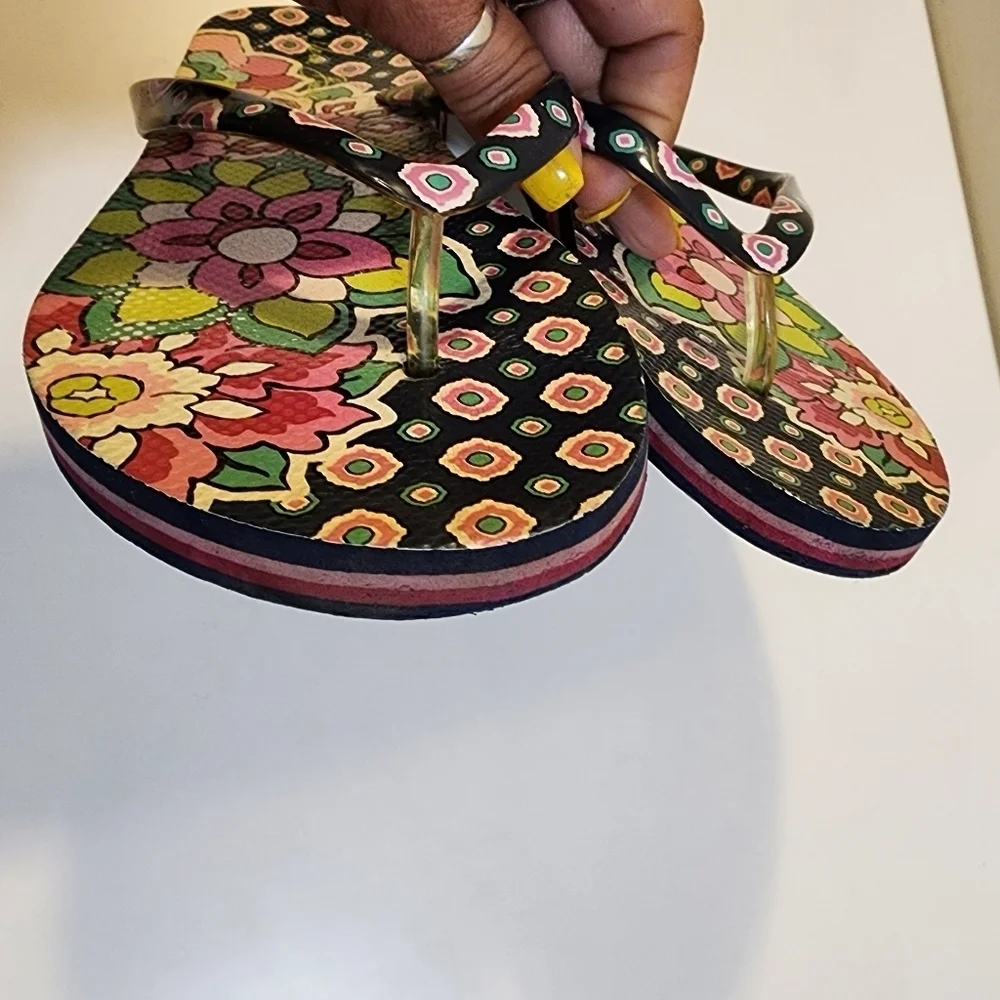 Vera Bradley Floral Rubber Flipflops suze 7-8